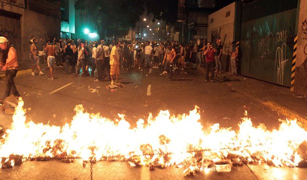 Sobe para 34 o número de mortos na Venezuela