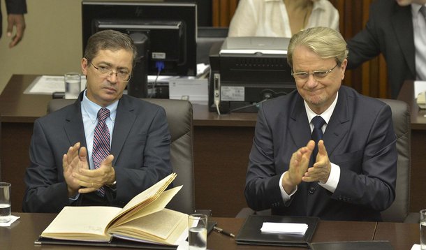Lacerda destaca Aécio em discurso de posse