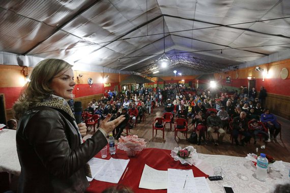 29/07/2014  MATINHOS/PARANA   SEN.GLEISI HOFFMANN,CANDIDATA AO GOVERNO DO PARANA,DISCURSA NA REUNIAO COM MORADORES E POLITICOS DE MATINHOS,CIDADE PRAIANA DO PARANA. FOTO:WILSON PEDROSA