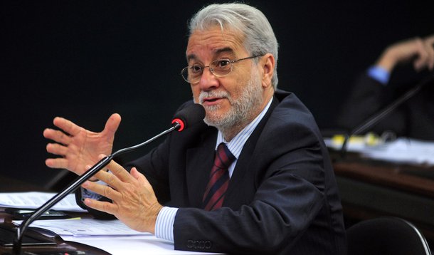 Emiliano José pode assumir Comunicação do PT