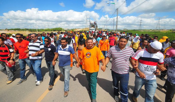 Greve de operários em Suape perde força