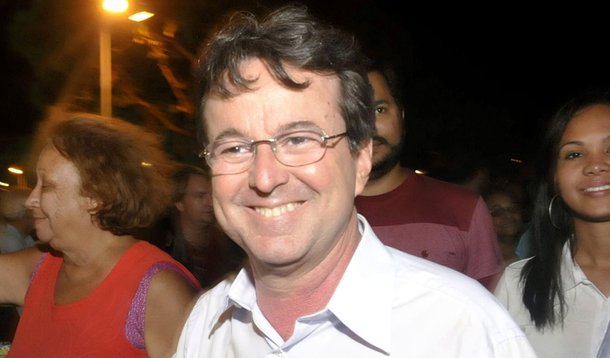 Costa deixa a indefinição no Recife e vai a Londres