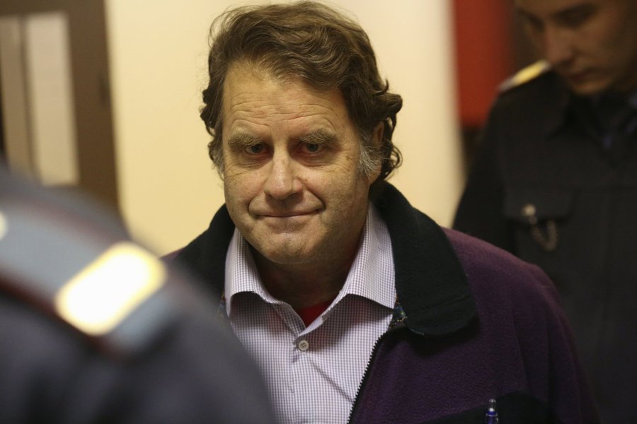 Peter Willcox, captain of the Greenpeace ship Arctic Sunrise, arrives for a court hearing in St. Petersburg November 20, 2013. Russian courts granted bail to nine jailed foreign Greenpeace activists on Tuesday, a turnaround in Russia's treatment of 30 peo