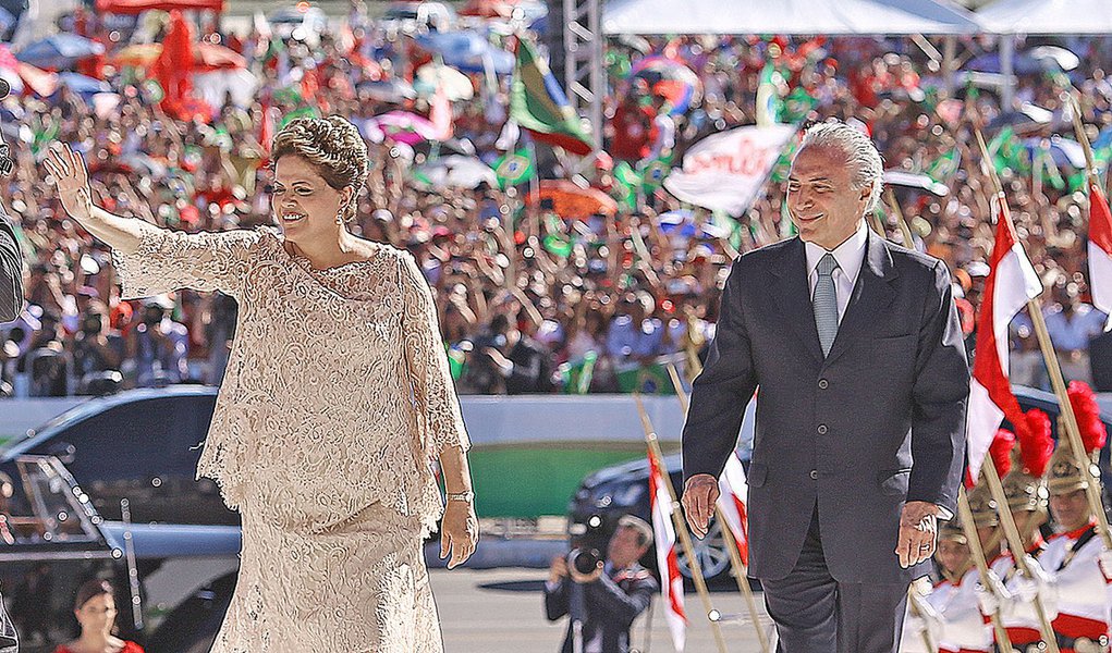 Brasilia, DF, 01-01-20  Presidenta Dilma durantes desfile em carro aberto antes de jurar a constutuição no congresso. Foto: Ricardo Stuckert / Instituto Lula