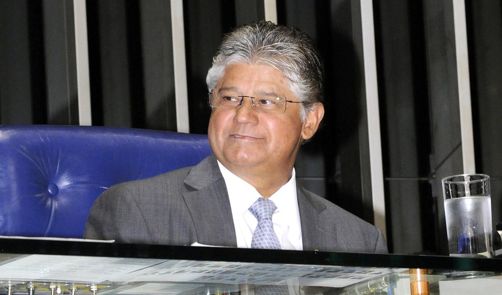 Clésio é o senador mais bem avaliado de Minas