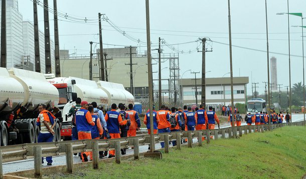 Após paralisação, Suape retoma operações