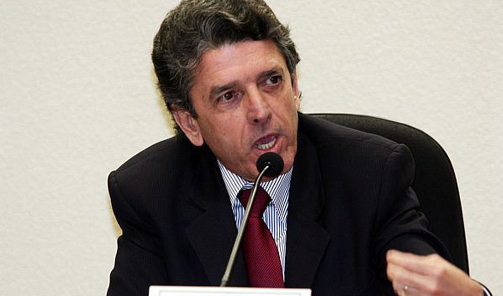 Tolentino: o primeiro réu a entregar o passaporte
