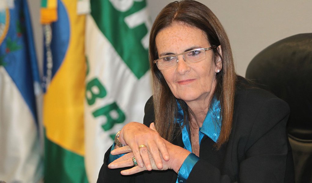 Assinatura, reunião. PR Graça Foster, Sec de Deselvolvimento econômico MG, Dorothea Werneck