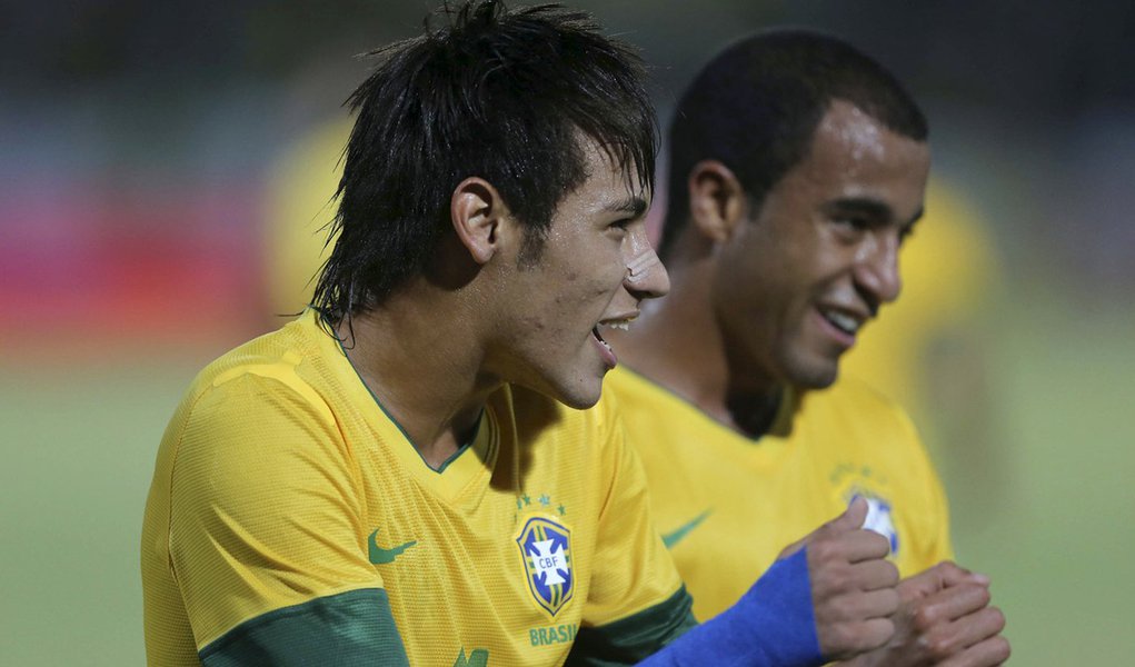 Brasil faz 8 a 0 na China e reencontra aplausos da torcida