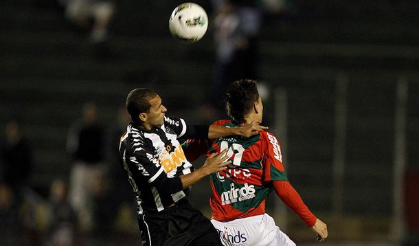 Atlético-MG mantém jejum e se distancia do líder