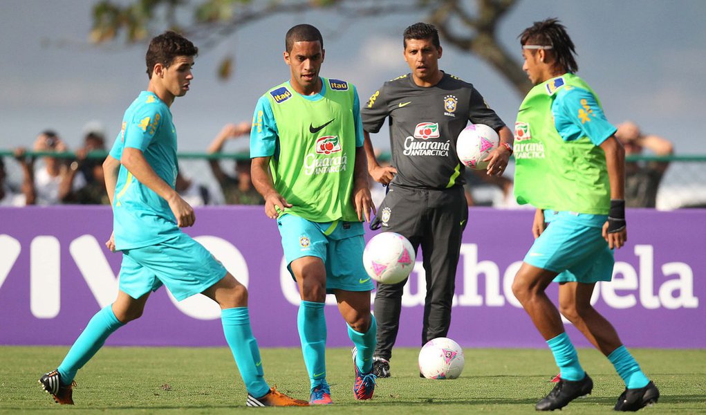 Seleção Olímpica treina pela primeira vez com a bola nova
