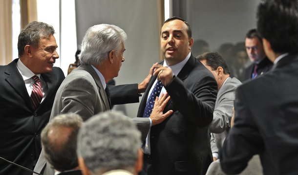 Tigrão sai da CPI, do PSDB e pode ser investigado