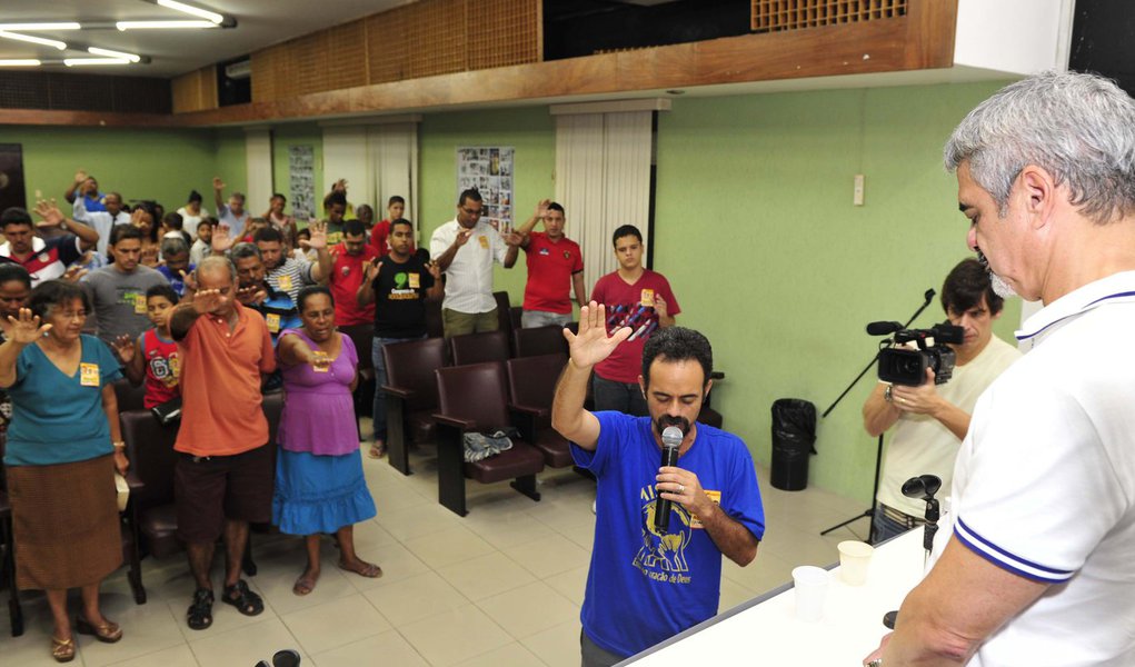 Humberto atrás do apoio dos evangélicos