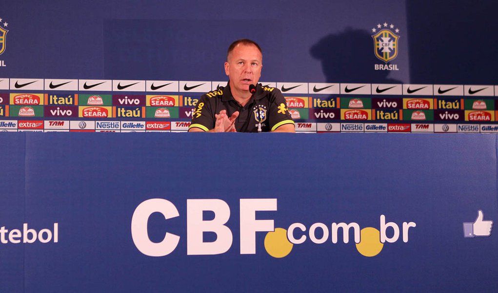 Seleção parte para Londres com um Mano Menezes confiante