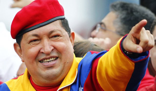 “Rei do Twitter”, Chávez agora aposta no SMS