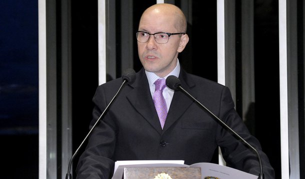 "O sr. feriu de morte da dignidade do mandato"