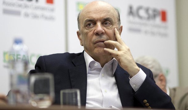 Serra é multado por propaganda eleitoral antecipada