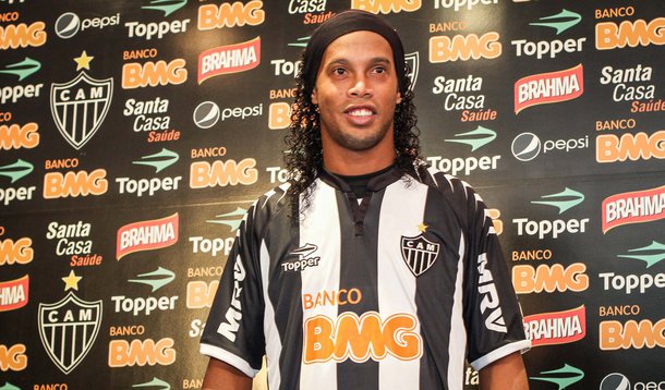 Ronaldinho Gaúcho perde R$ 1,5 milhão da Coca-Cola