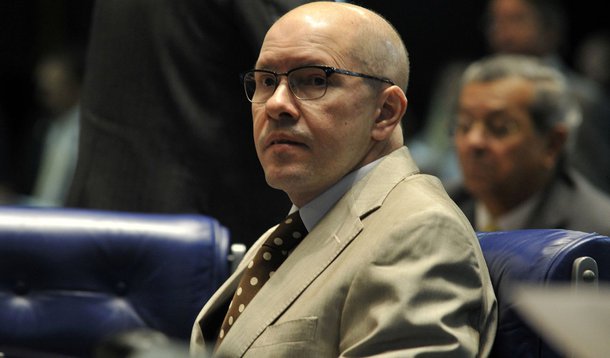 Em discurso, Demóstenes volta a desqualificar escutas da PF