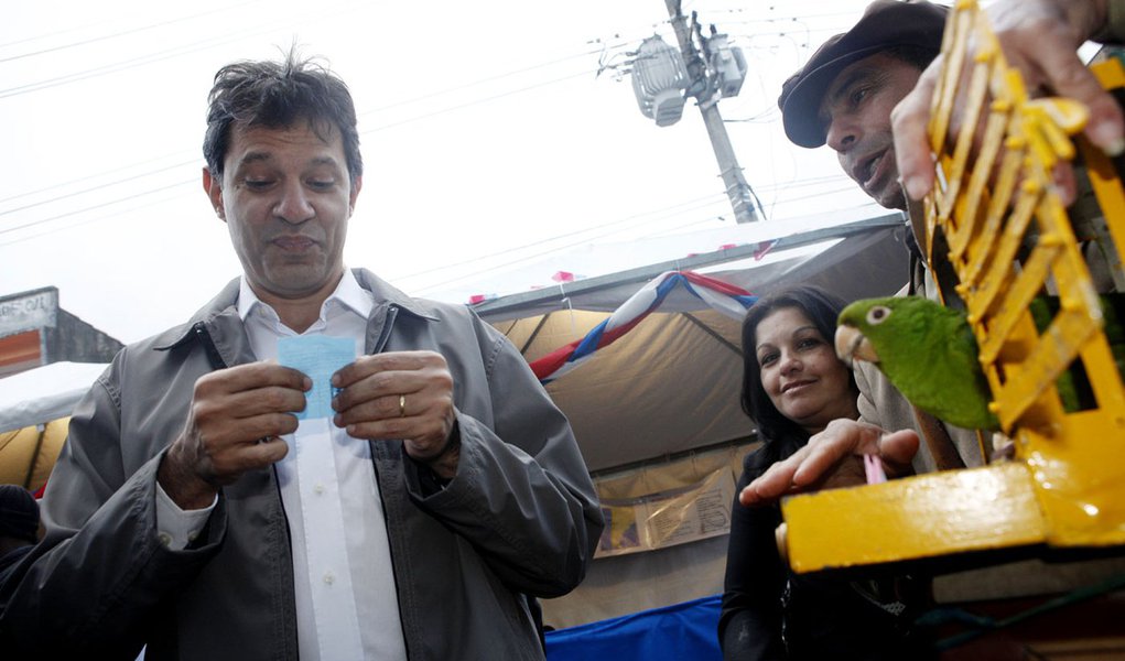 Papagaio aconselha Haddad a evitar más companhias