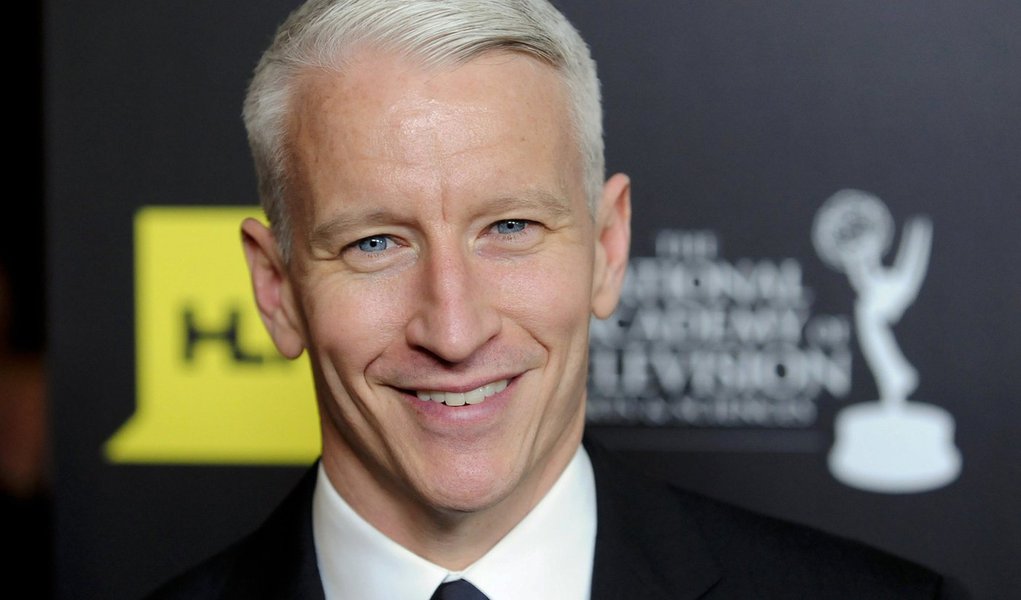 Anderson Cooper assume ser gay publicamente