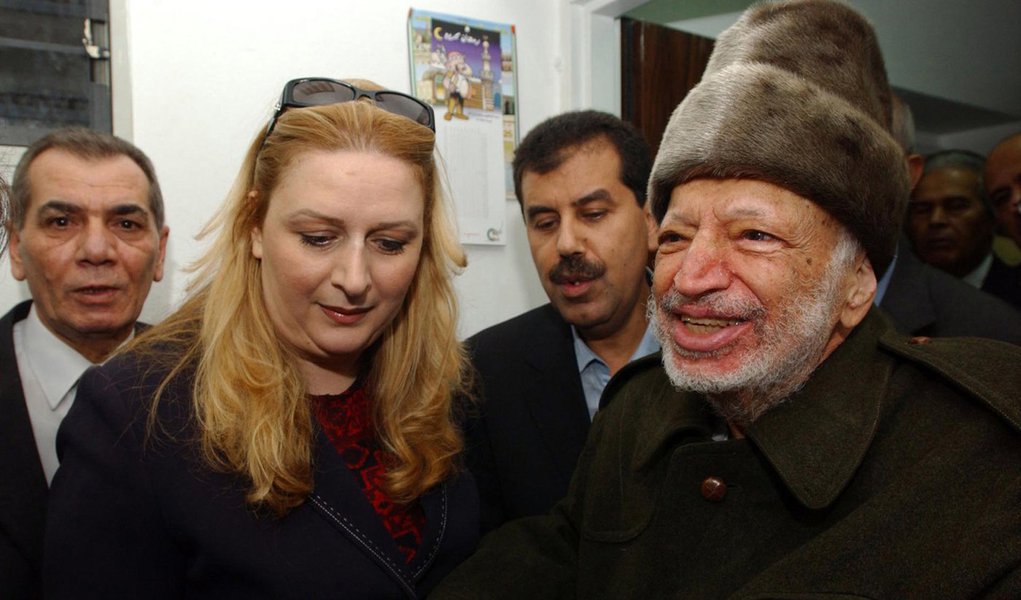 Viúva autoriza exumação do corpo de Yasser Araft