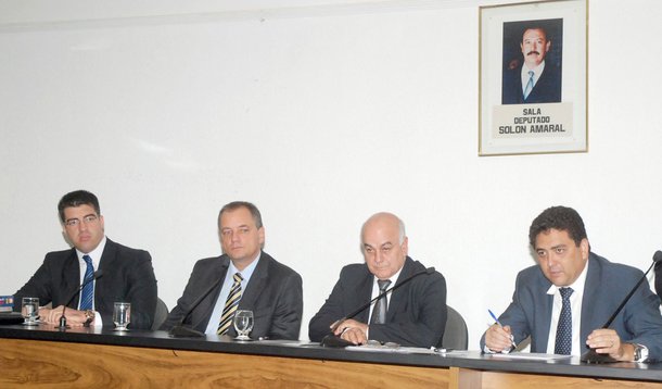 Sem consenso, CPI deixa de convocar Cachoeira