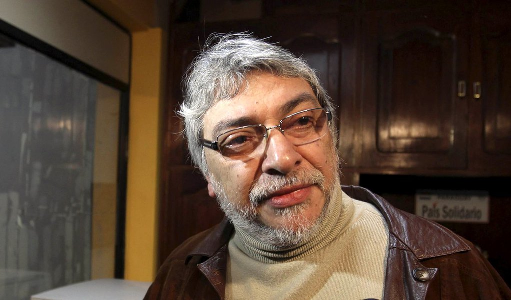 Deposto, Lugo e família perdem ajuda de saúde