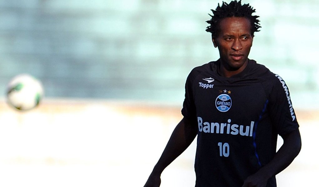Como Zé Roberto saiu da lateral-esquerda rumo ao ataque