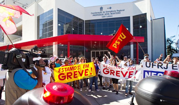 Dilma é recebida com protestos no Rio 