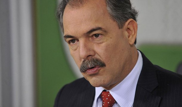 Para Mercadante, 10% do PIB em educação é "tarefa política difícil de ser executada"