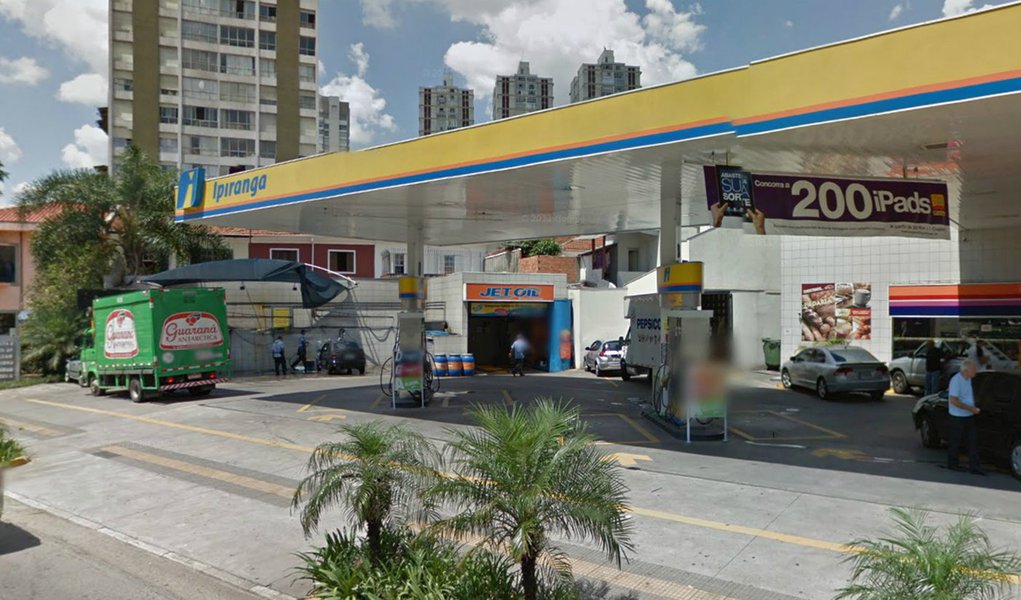 Gasolina a R$ 1,2677? Só se for sem imposto!