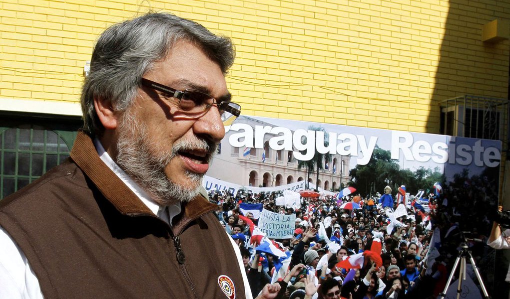 Lugo aposta na resistência online para voltar ao poder