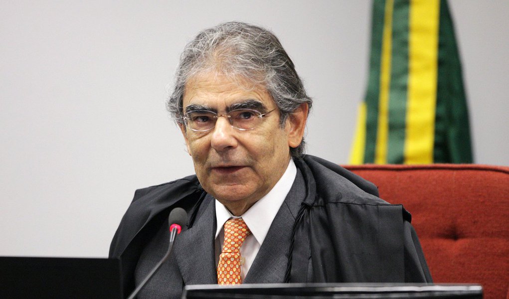 Ayres Britto: "Mensalão está maduro para ser julgado"