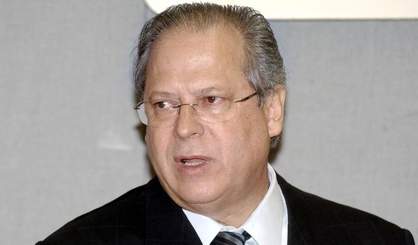 Dirceu estaria montando escritório no Recife