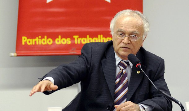 Vitória burocrática, avalia Ferro