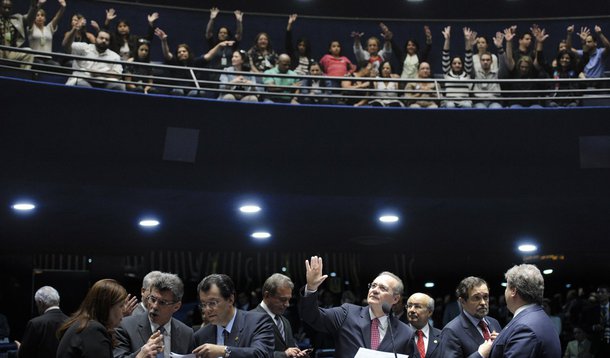 Senado aprova fim do voto secreto em votações de cassação