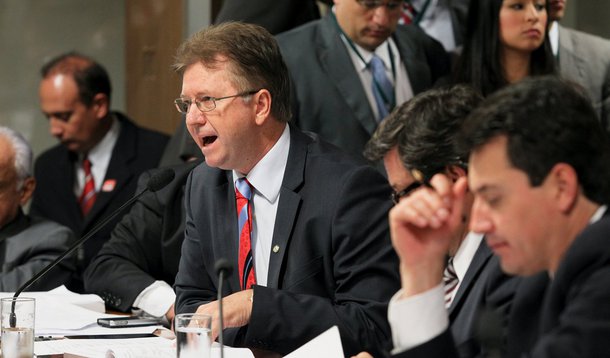 Deputado pede a convocação de Adriana Aprígio à CPI