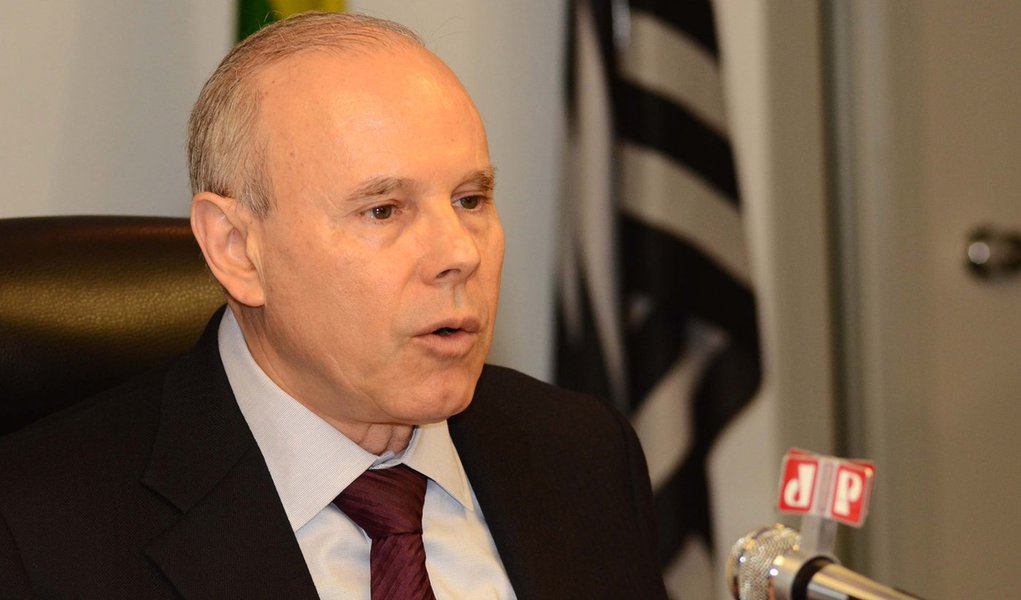 PIB não foi maior por perdas na agropecuária, diz Mantega