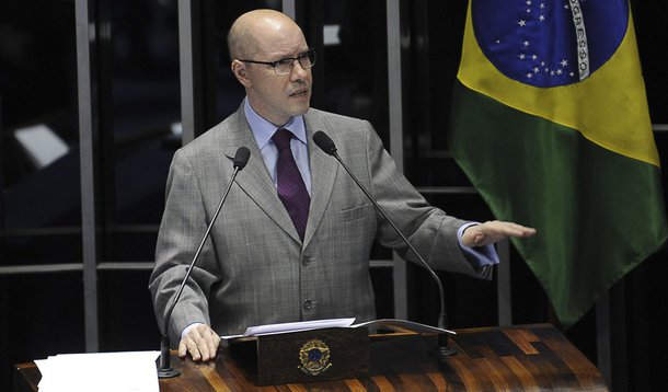 Demóstenes avisa: "Amanhã pode ser você"