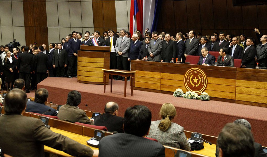 Advogados paraguaios também defendem impeachment de Lugo