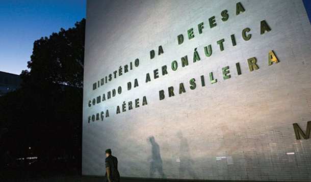 Defesa contraria Planalto e amplia sigilo de documentos