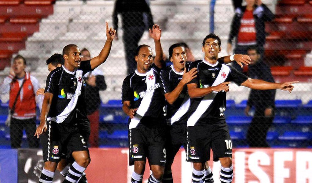 Mesmo classificado, Vasco vence Nacional fora de casa