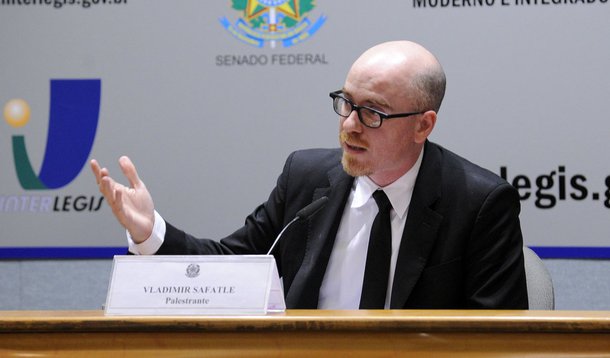 Vladimir Safatle pede o fim da PM em São Paulo