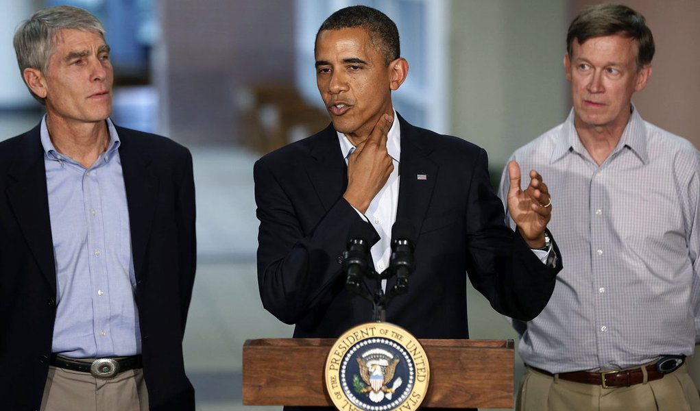 Obama descarta lei de armas mais severa após massacre