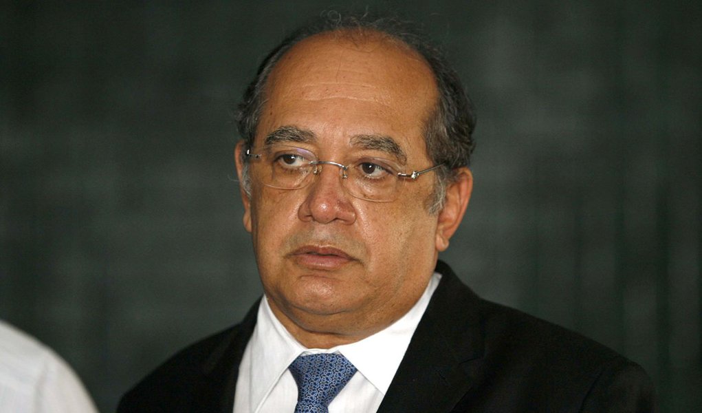 Gilmar Mendes pode ter pego carona com Demóstenes em jatinho de Cachoeira