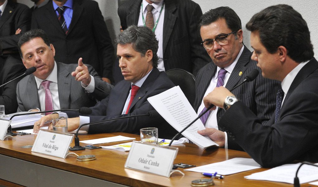 Ação de Cunha sobre Perillo pode invalidar provas da CPI