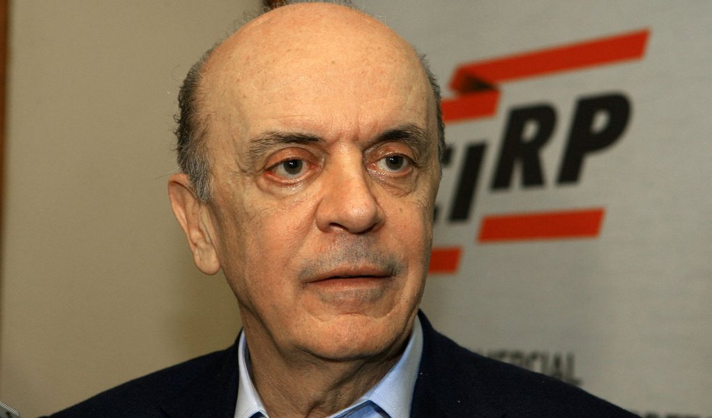 Serra vai mesmo processar o autor da Privataria Tucana