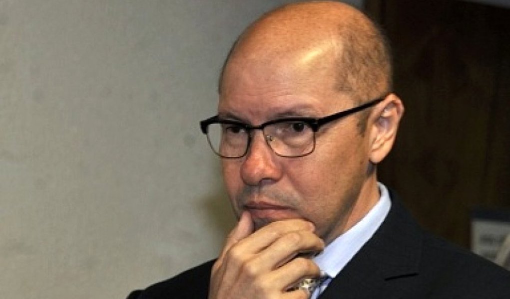 Sem defesa, Demóstenes tem poucas chances no Senado