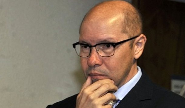 Sem defesa, Demóstenes tem poucas chances no Senado